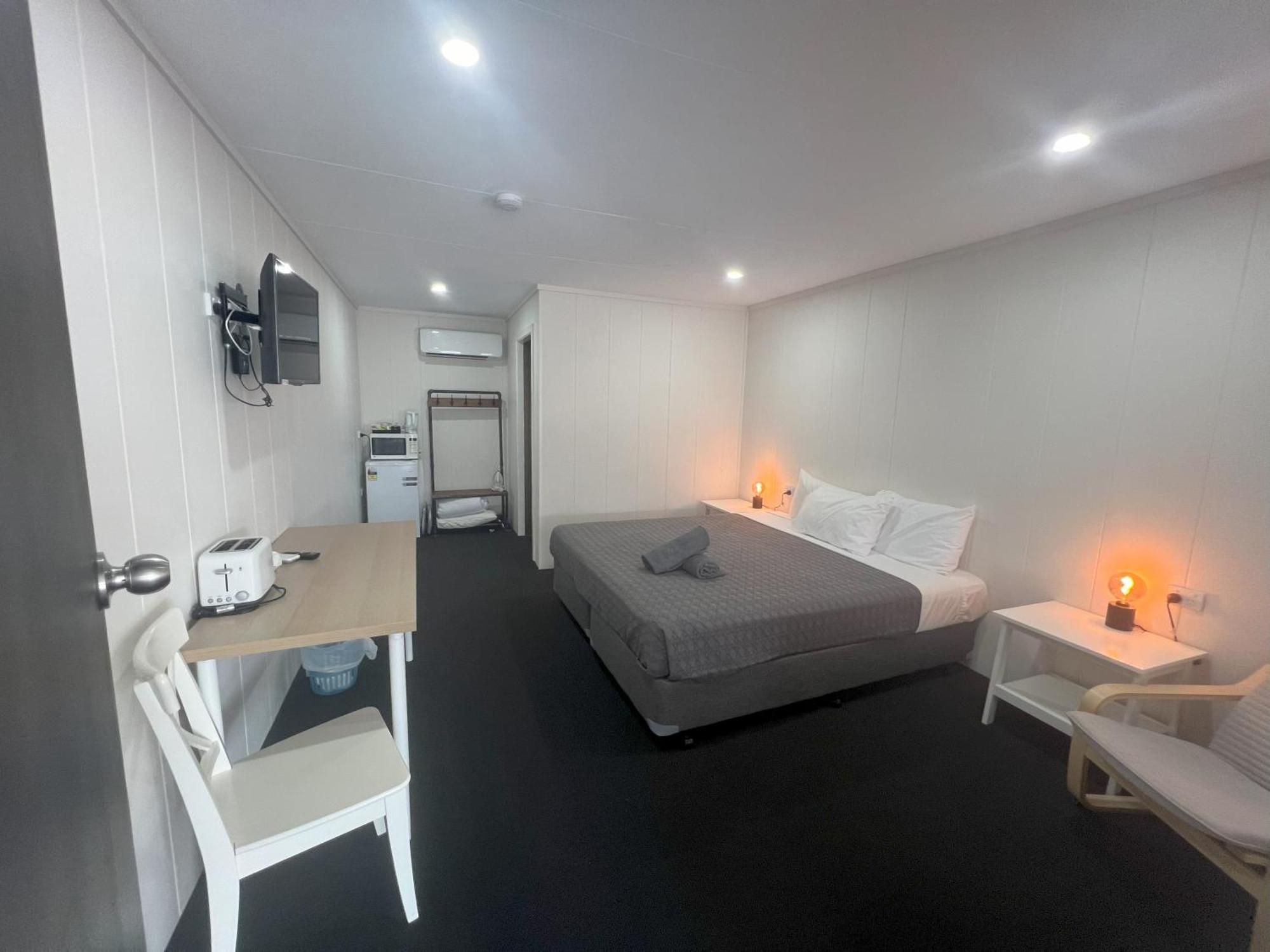 Abajaz Motel-Central-King Bed-Shaded Parking Longreach Exterior foto